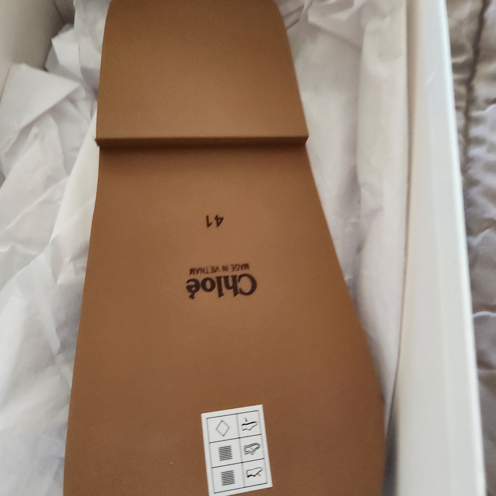 CHLOE WOODY FLAT.. Authentic. Purchased From BLOOMINGDALES - Picture 4 of 4